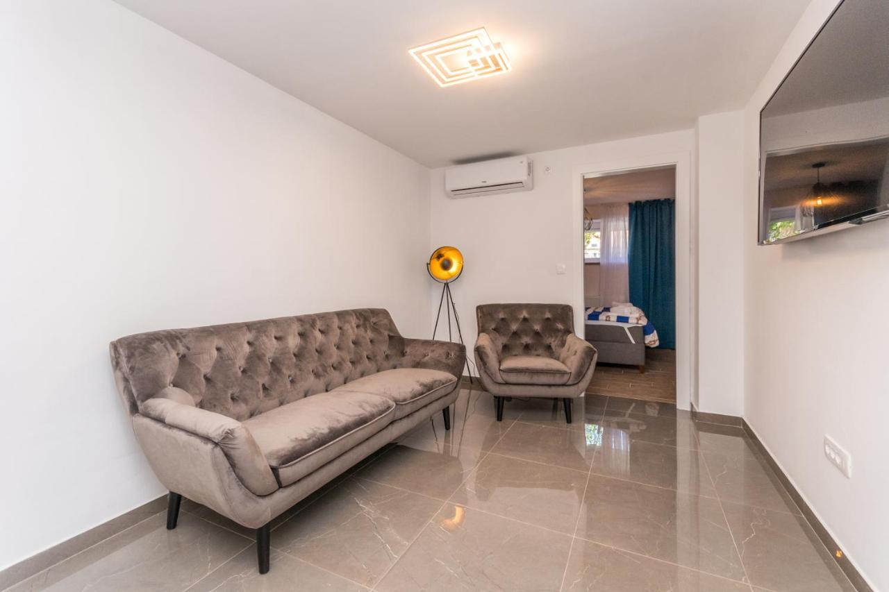 Apartment Jakov With A Pool Zadar Exterior photo